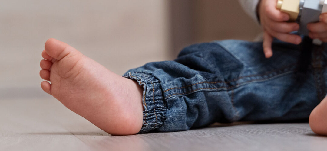 Podología infantil: cuándo revisar los pies de tu hijo