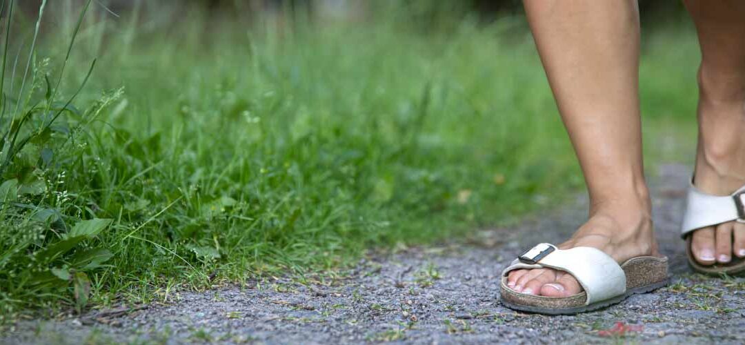 Sandalias y calzado abierto: guía foot-friendly para el verano