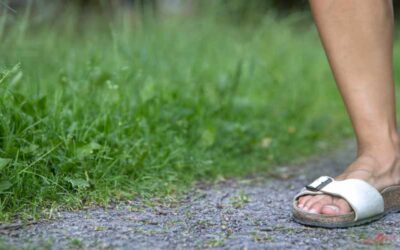 Sandalias y calzado abierto: guía foot-friendly para el verano