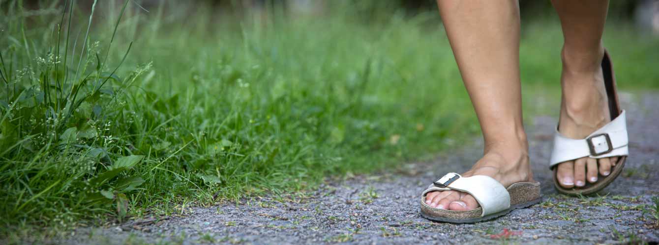 clinica-podologica-pasos-sandalias-verano Sandalias y calzado abierto: guía foot-friendly para el verano